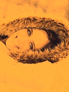 Девушка в снегу обои