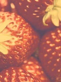 Сочная клубничка обои