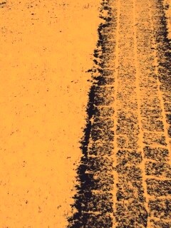 След покрышек в снегу обои