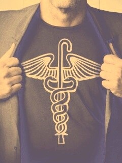 Футболка со змеями и тростью обои