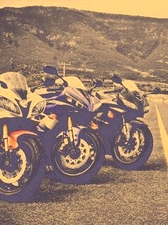 Раллийные мотоциклы на дороге обои