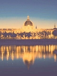 Отражение набережной обои