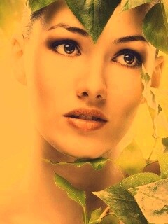 Девушка с зелеными листьями обои