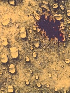 Кровавое пятно и капли воды обои