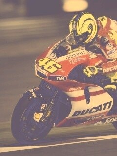 Мотоциклист на треке обои