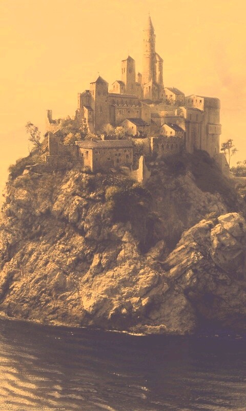 Замок на скале обои