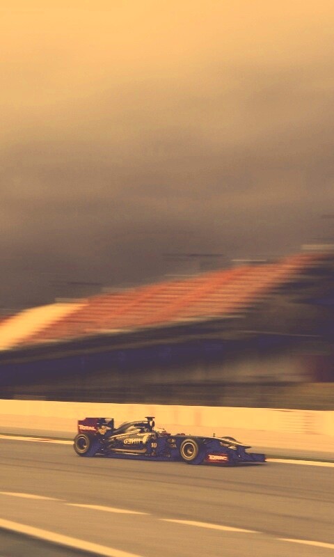 Болид на треке обои