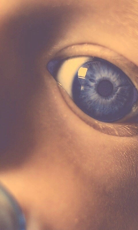 Синий глаз ребенка обои