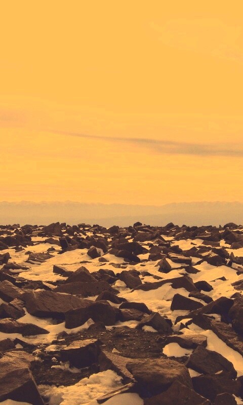 Заснеженная каменистая равнина обои