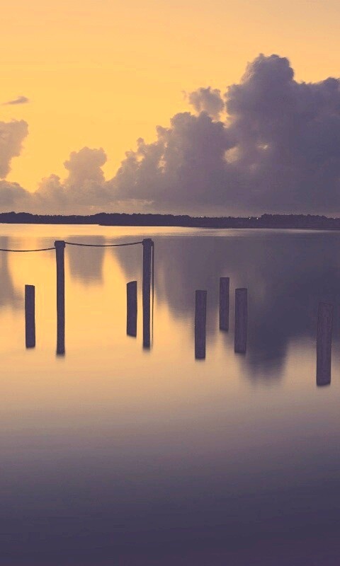 Столбики из воды обои