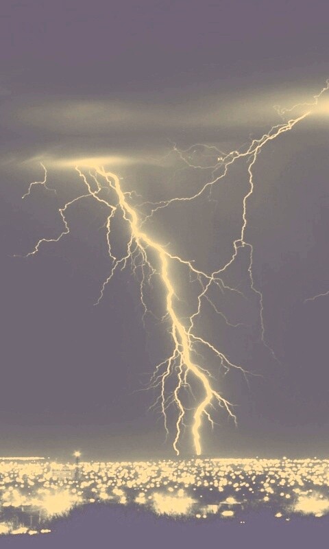 Гроза над городом обои