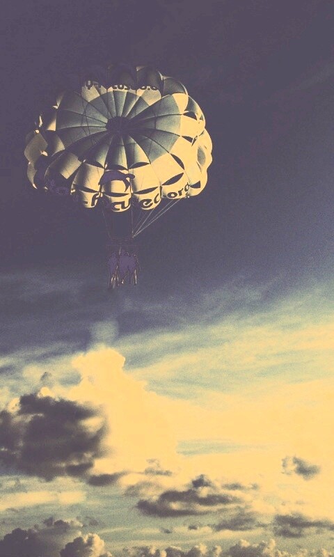 Трое парашютистов обои