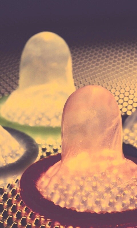 Разноцветные презервативы обои