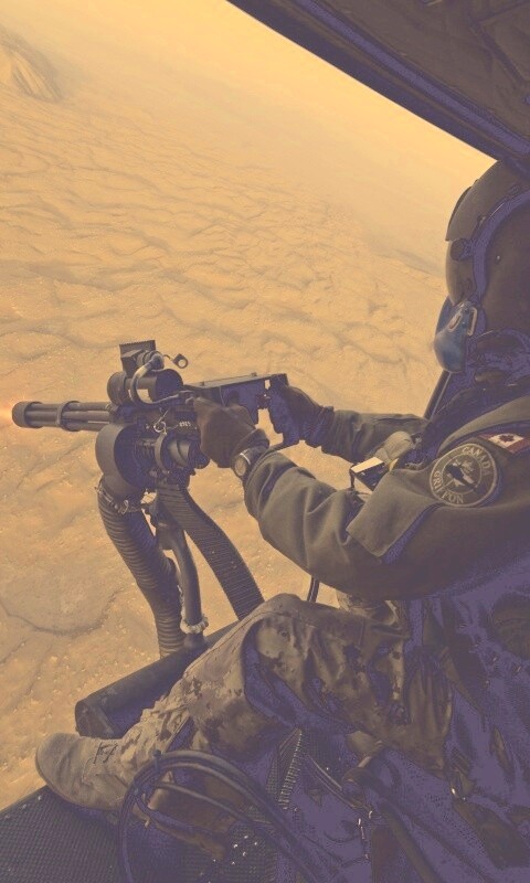 Обстрел с борта вертолета обои