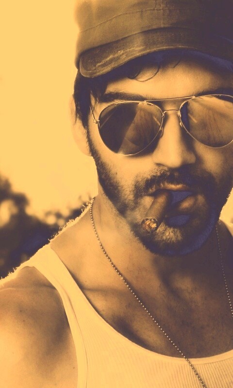 Суровый парень с сигарой обои