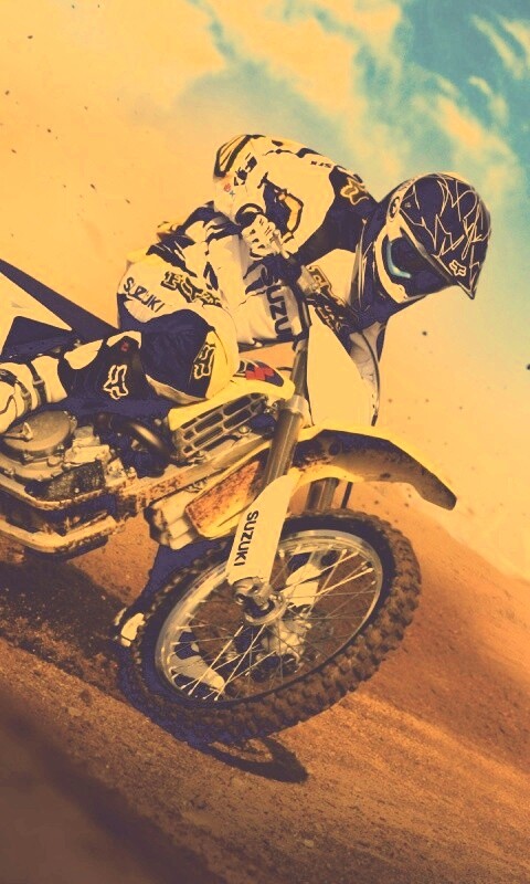 Мотоциклист на кроссовом байке обои
