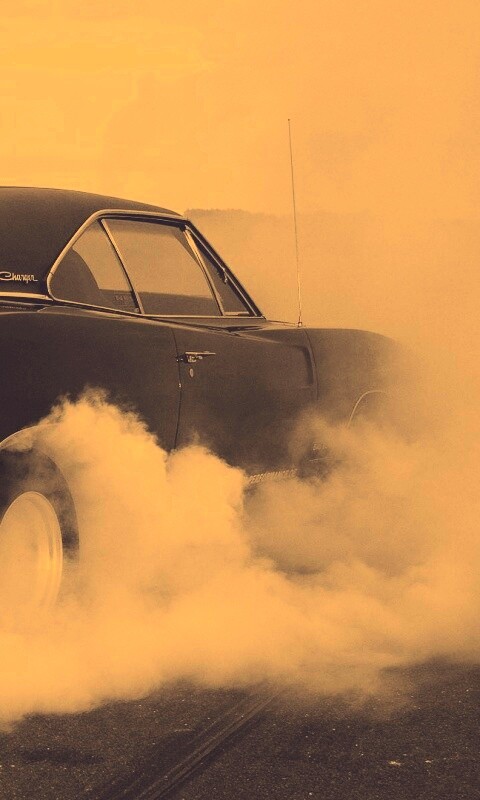 Додж Чарджер жжет резину обои