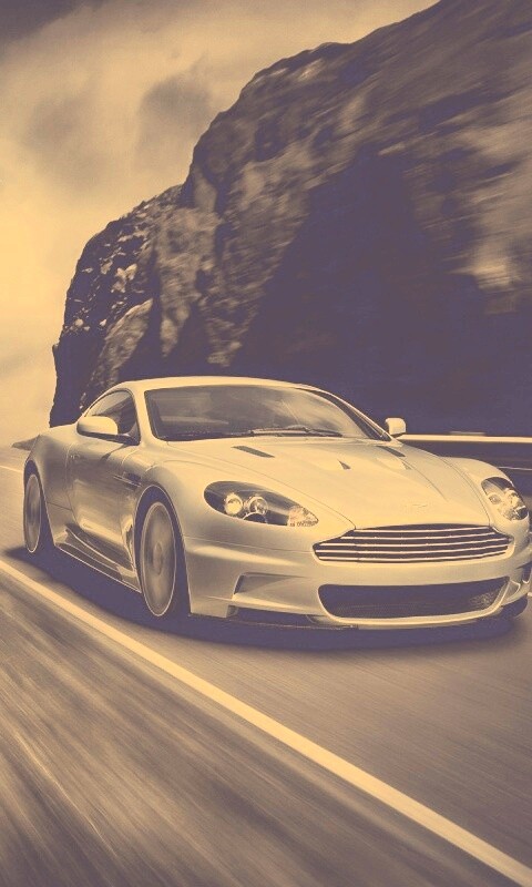 Астон мартин на горной дороге обои