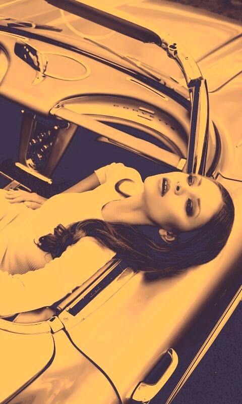 Женщина в кабриолете обои