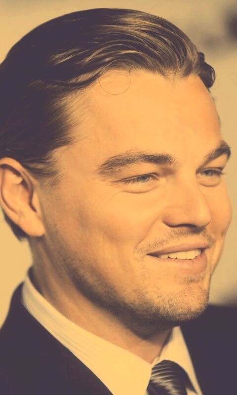 Леонардо Дикаприо в костюме обои