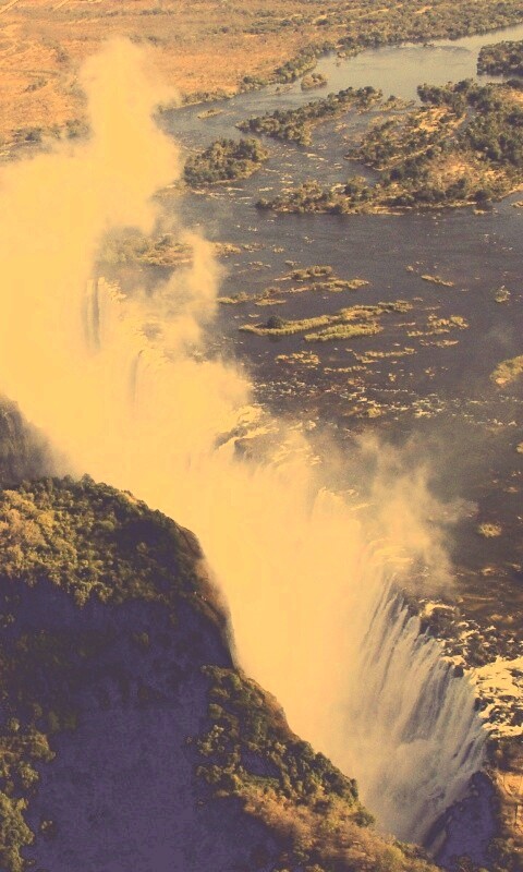 Живописный водопад обои