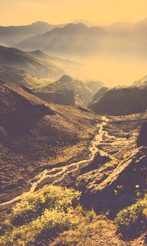 Горы и ручей обои