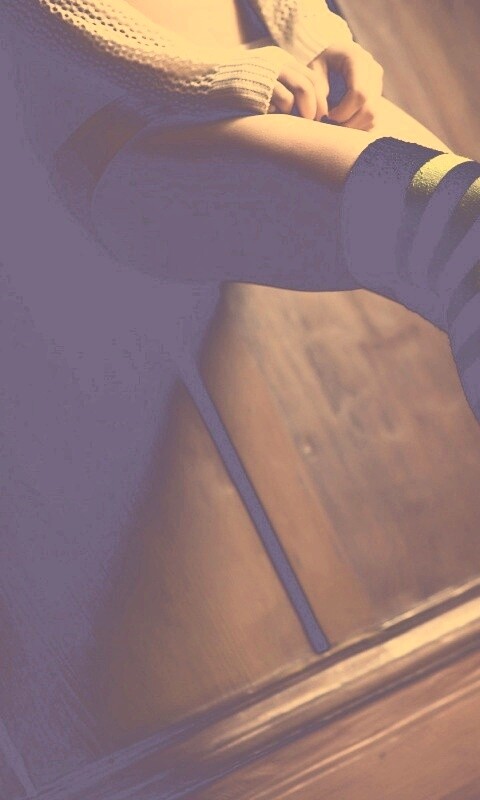 Ножки в полосатых чулках обои