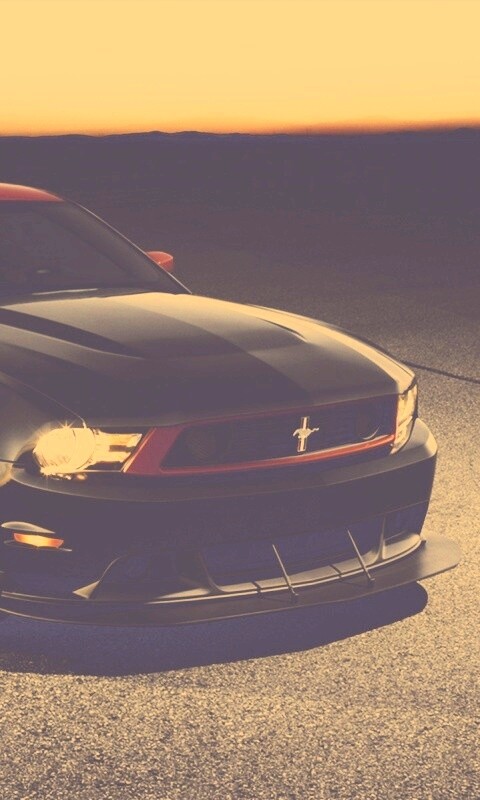 Черный Форд Мустанг с красными полосами обои