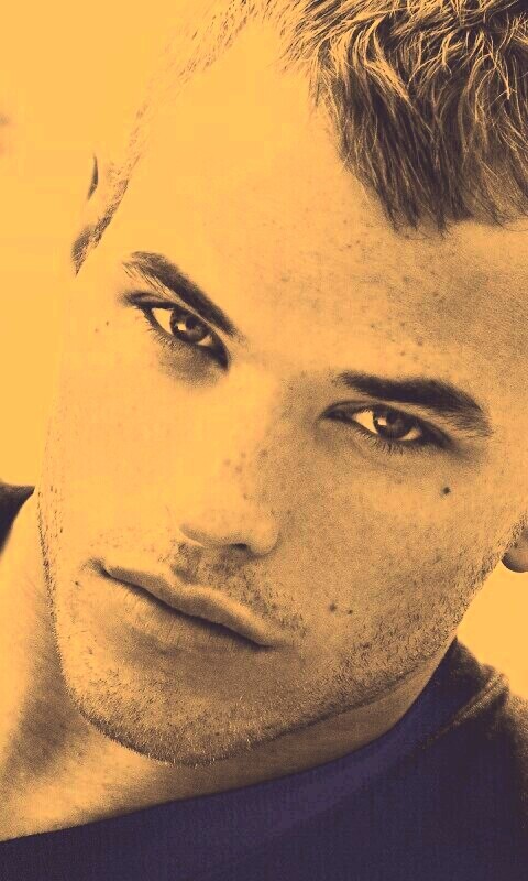 Келлан Латс обои