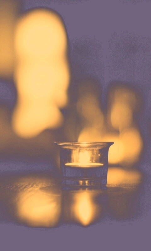 Свеча во тьме обои