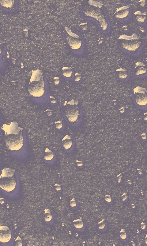 Капли воды на темной поверхности обои