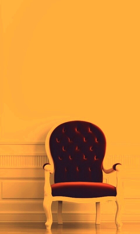 красное кресло в белой комнате обои