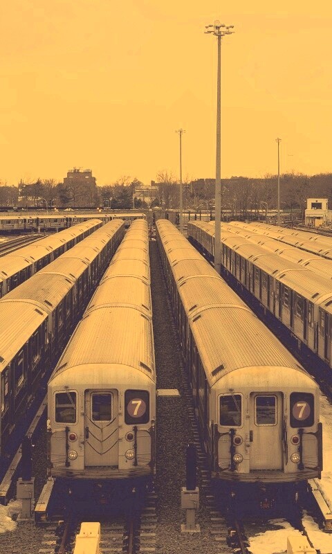 Вагоны метро на стоянке обои