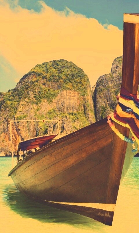 Лодка в райских водах обои