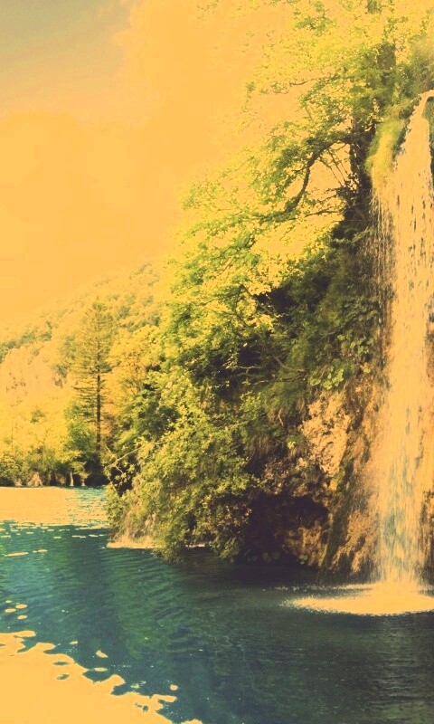 Водопад у реки обои