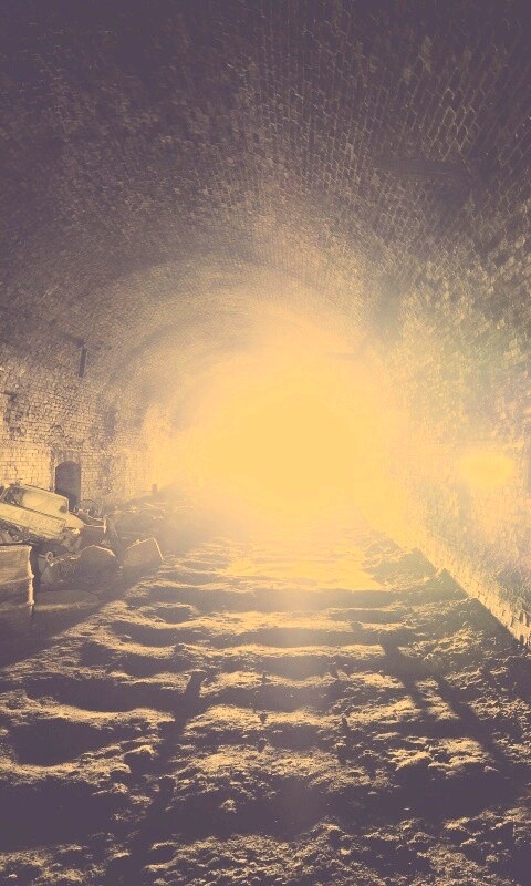 Захламленный тоннель обои