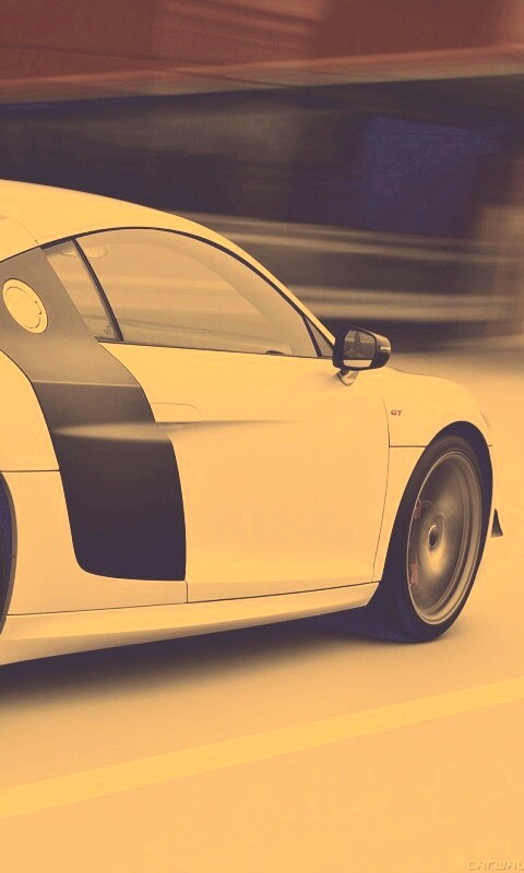 Audi R8 на скоростной трассе обои