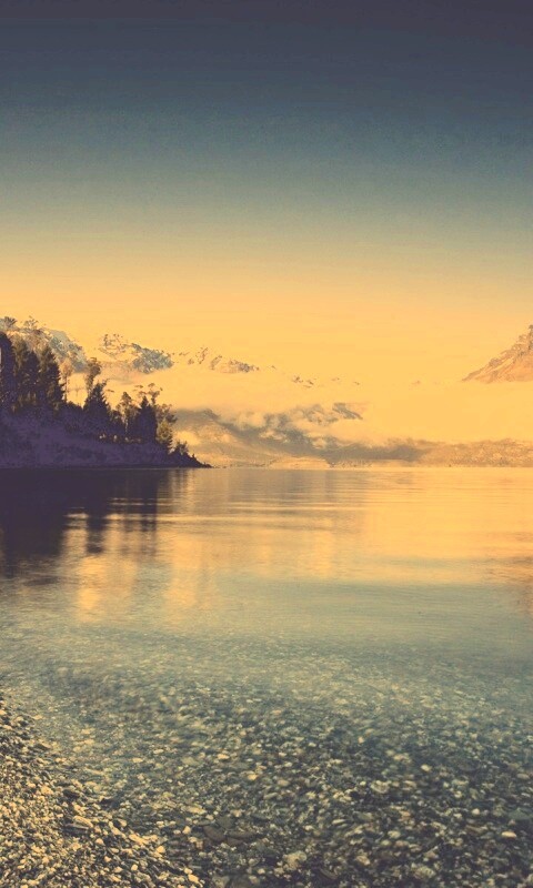 Озеро в предгорье обои