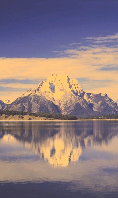 Вид на горы за озером обои