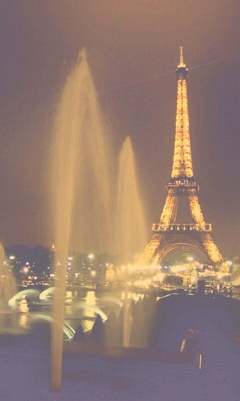 Фонтаны напротив башни Эйфеля обои