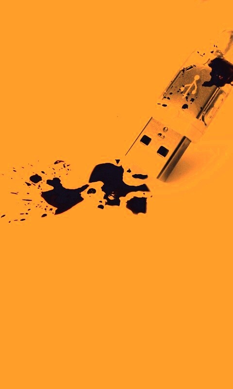 Кровавый usb обои