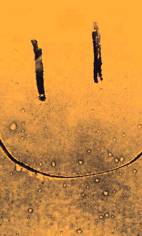 Улыбка на стекле обои