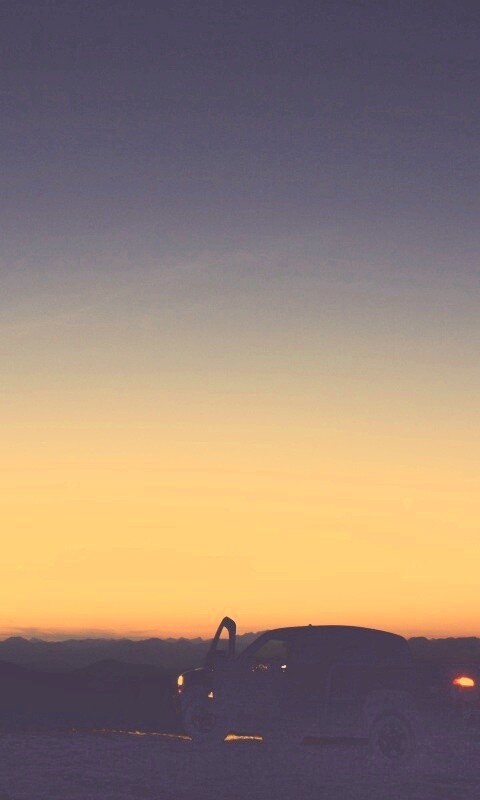 Авто на фоне заката обои