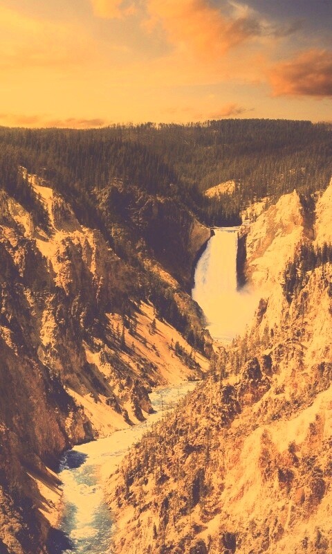 Водопад в скалистой местности обои