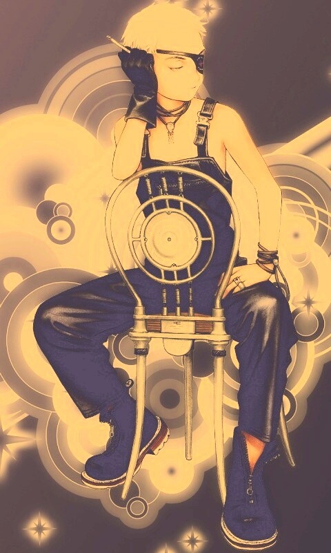 Одноглазый парень на стуле обои