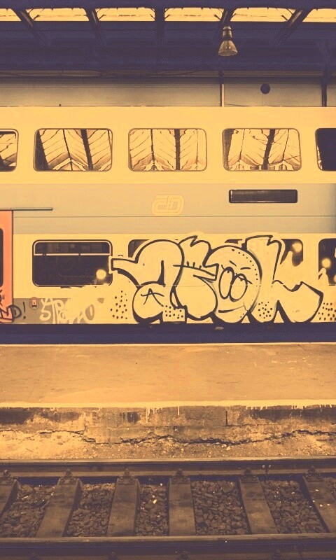 Изрисованный вагон метро обои