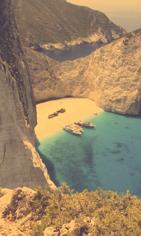 Яхты в бухте обои