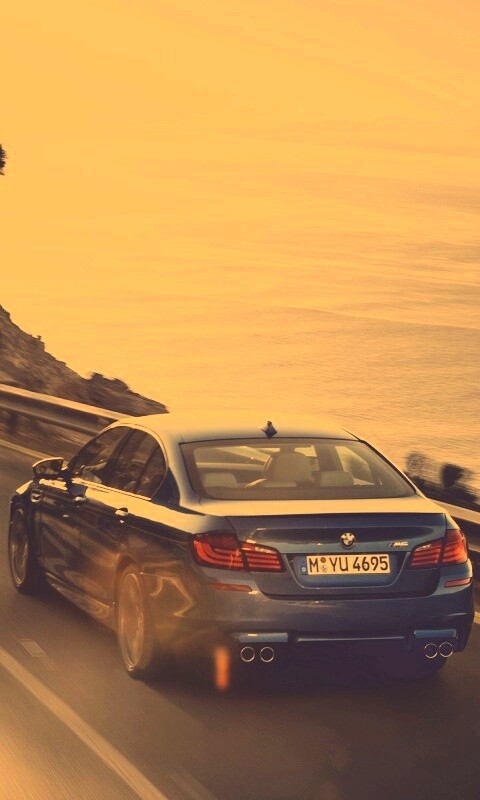 BMW F10 на горной дороге  обои