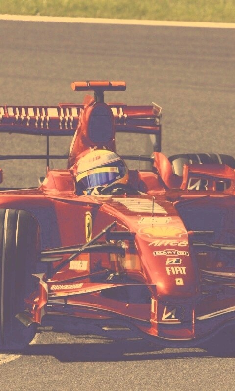 Болид Формула 1 на повороте обои