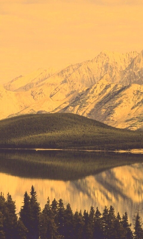 Озеро в предгорье обои